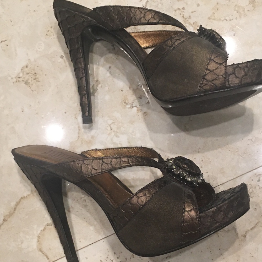 Pelle Moda Bronze high heel pumps - Picture 6 of 10